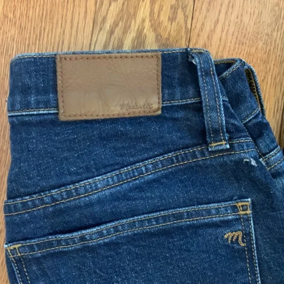 OPEN TO OFFERS Madewell Dark Blue Boot Cut Jeans Size 27 - Picture 9 of 11